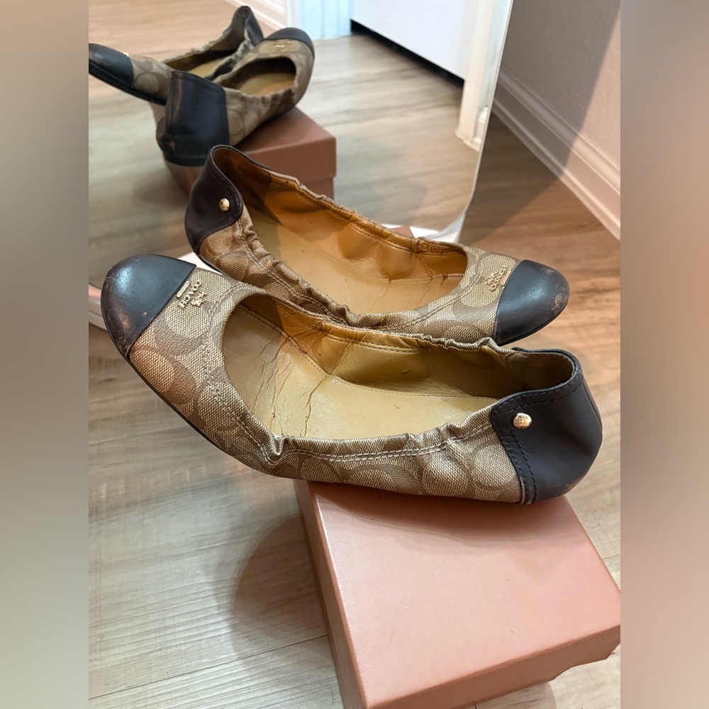 Coach flats